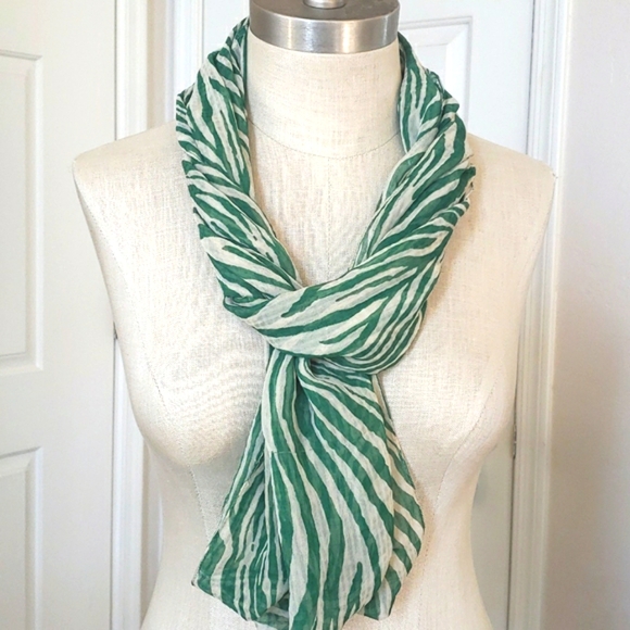 VINTAGE Silk Scarf Rectangle Green White Animal Print Tiger Zebra - Picture 4 of 7